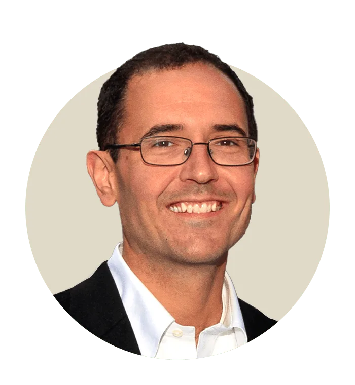 Geoff Cook headshot of Geoff Cook, Chief Executive Officer of Noom, framed in a circular coral background. Represents Noom’s executive leadership and strategic vision.